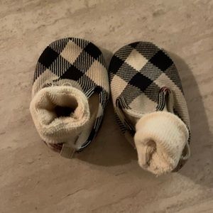 Burberry kid shoes